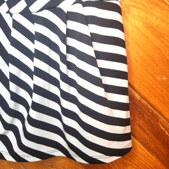 Worthington small stretch cinched waist black and white striped v neck blouse - Picture 4 of 12